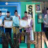 Pemkab Kampar Terima Penghargaan Kepala Daerah Inspiratif pada Grand Launching Penerimaan Mahasiswa Baru Universitas Muhammadiyah Riau. 