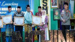 Pemkab Kampar Terima Penghargaan Kepala Daerah Inspiratif pada Grand Launching Penerimaan Mahasiswa Baru Universitas Muhammadiyah Riau. 